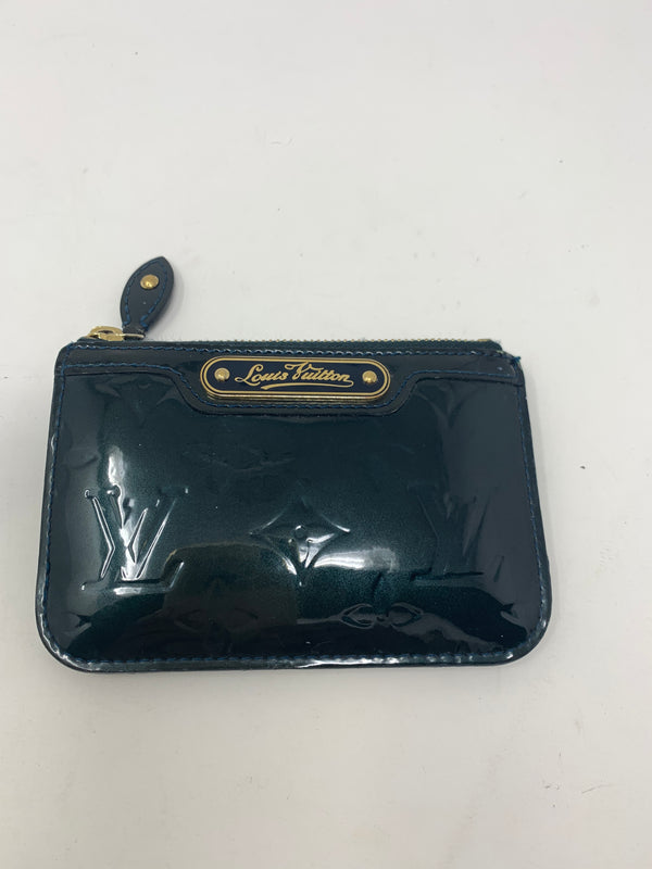 LOUIS VUITTON, keychains 3 pcs and coin purse. - Bukowskis