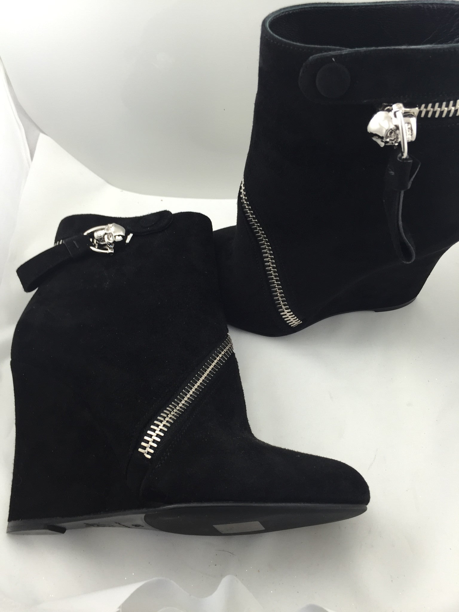 Alexander McQueen Black Ankle Boots-New Neu Glamour | Preloved Designer Jewelry, Shoes &amp; Handbags.
