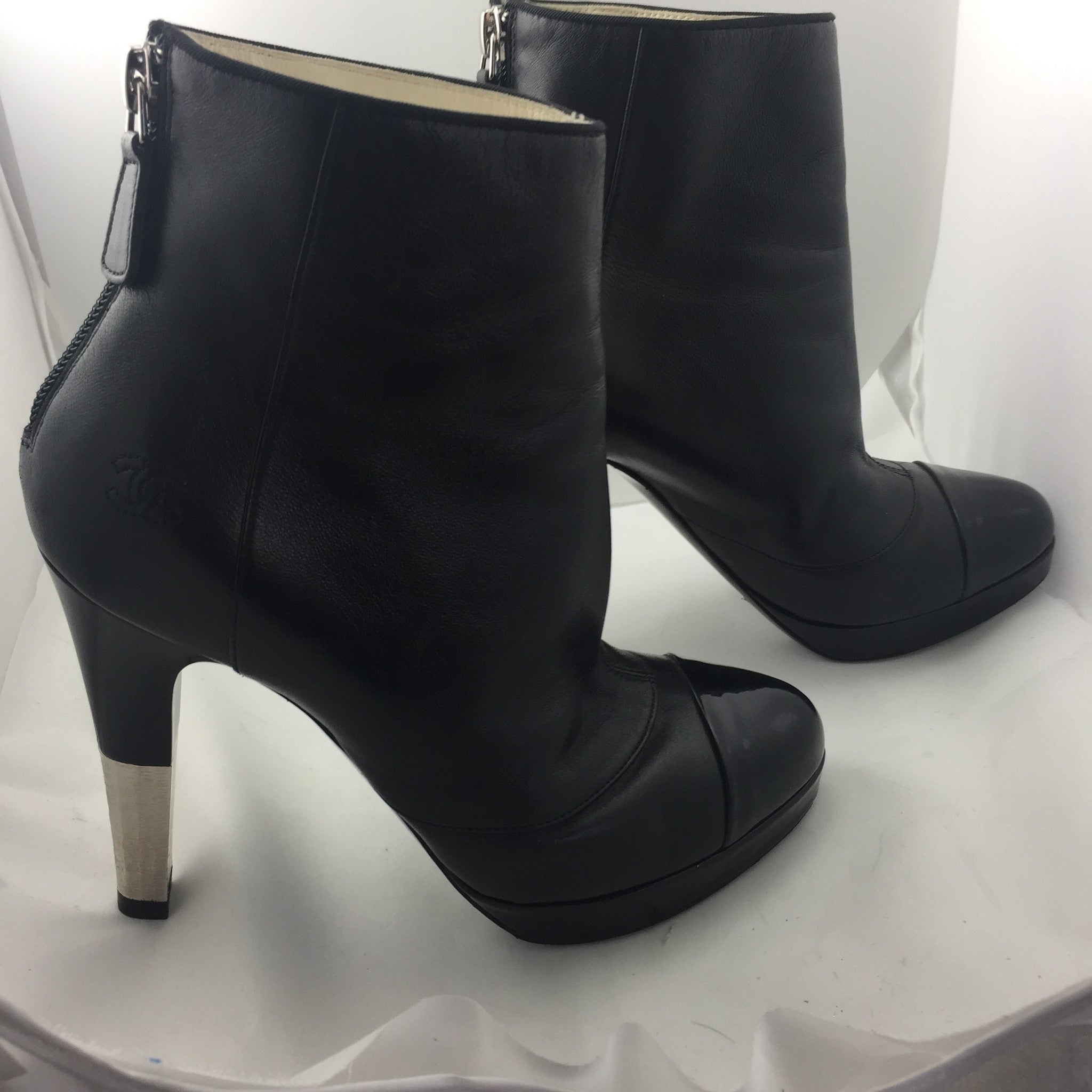 Boots Luxury Designer By Chanel Size: 6.5 – Clothes Mentor Springfield PA  #217