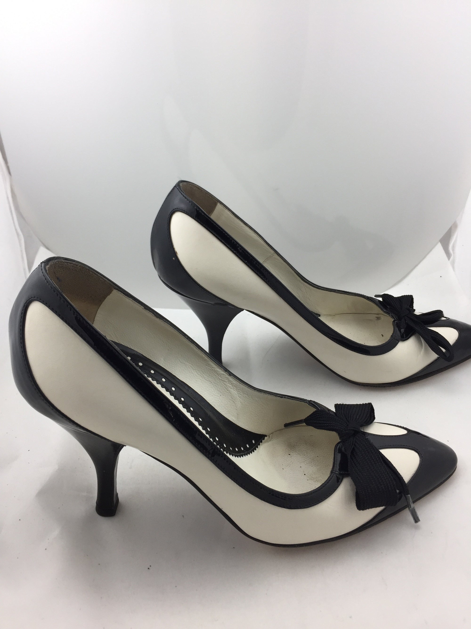 Yves St. Laurent Pumps!-New Neu Glamour | Preloved Designer Jewelry, Shoes &amp; Handbags.