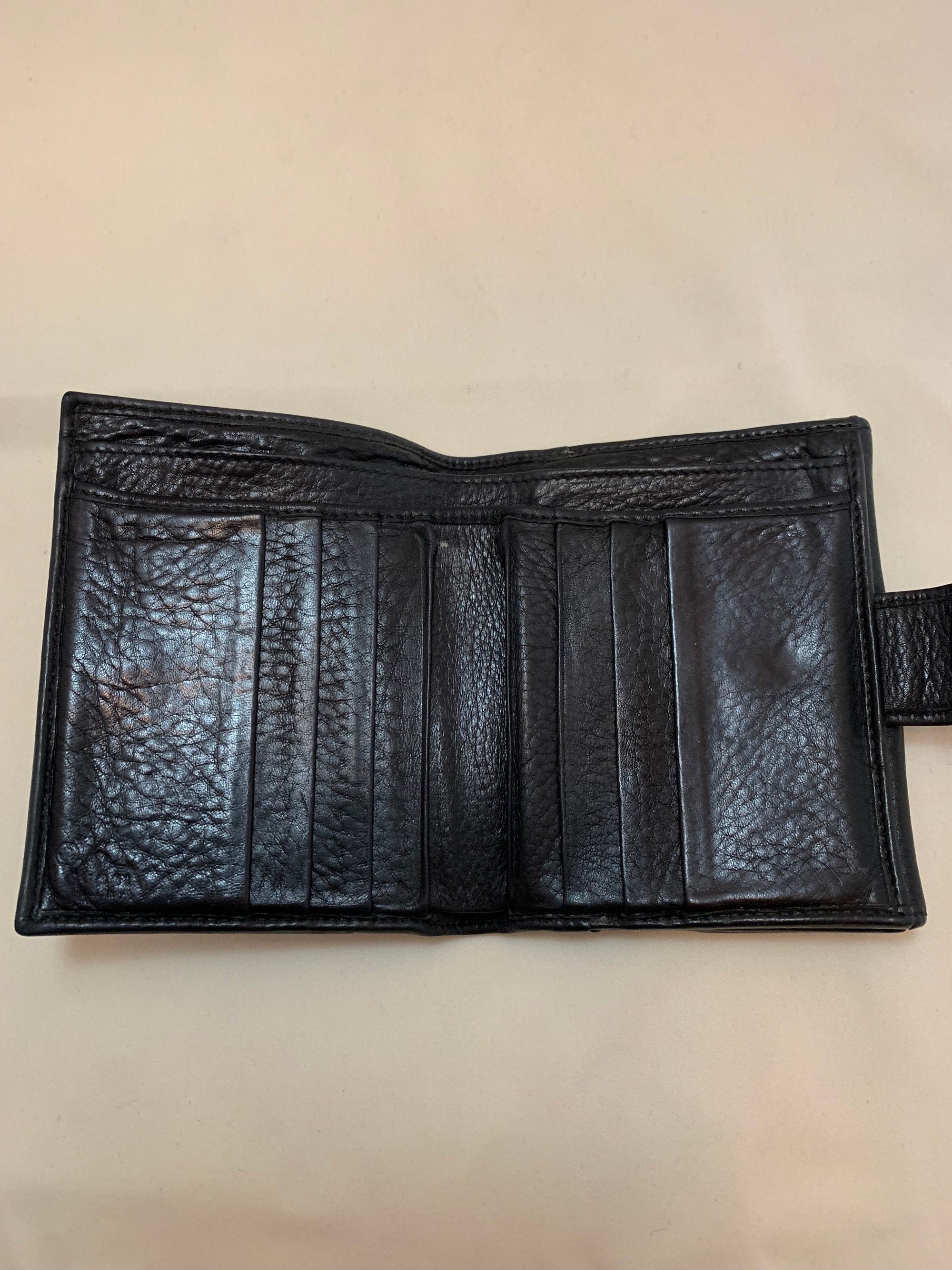 Gucci Wallet!-New Neu Glamour | Preloved Designer Jewelry, Shoes &amp; Handbags.