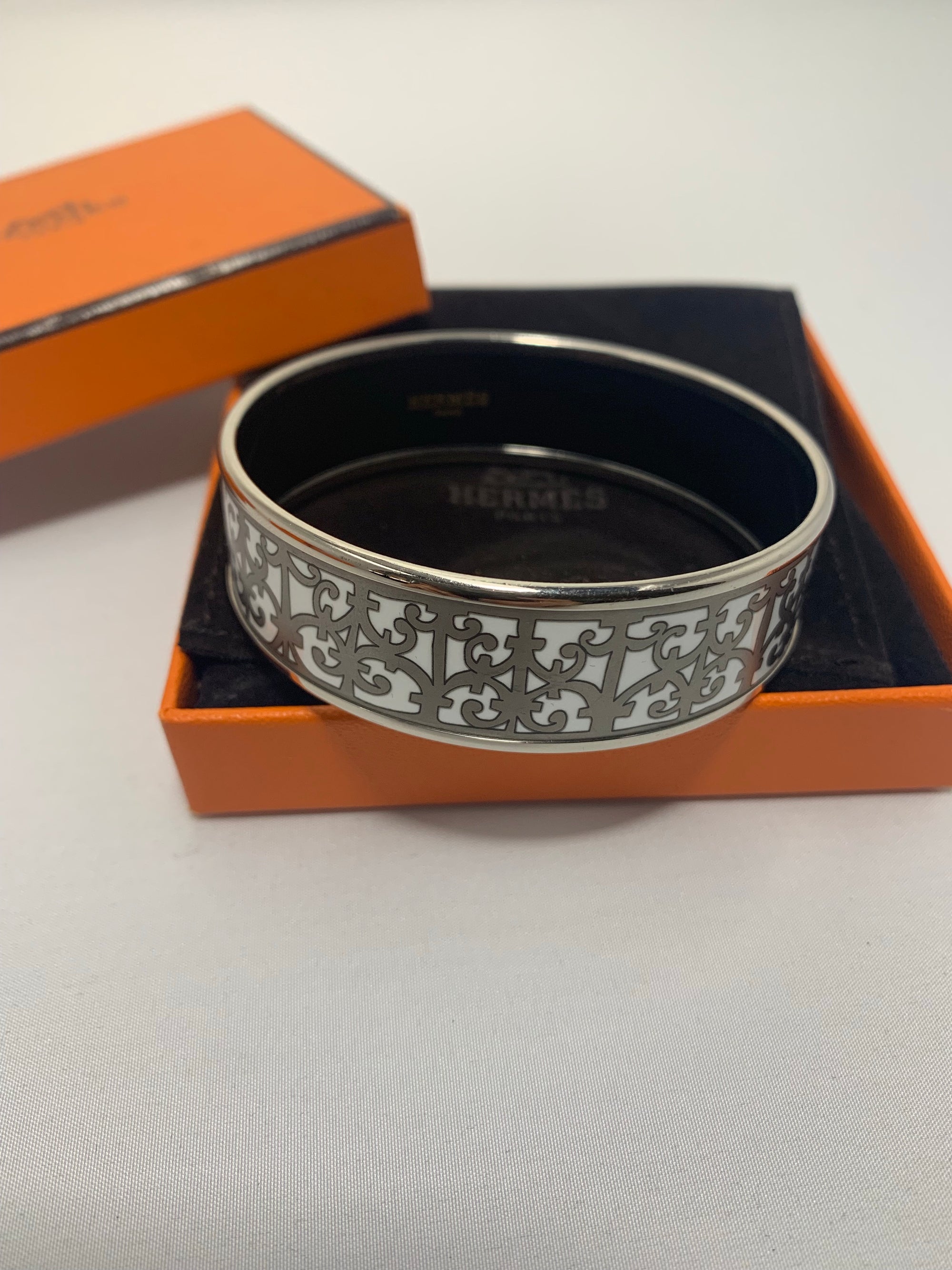 Hermès Balcons du Guadalquivir Bangle!-New Neu Glamour | Preloved Designer Jewelry, Shoes &amp; Handbags.