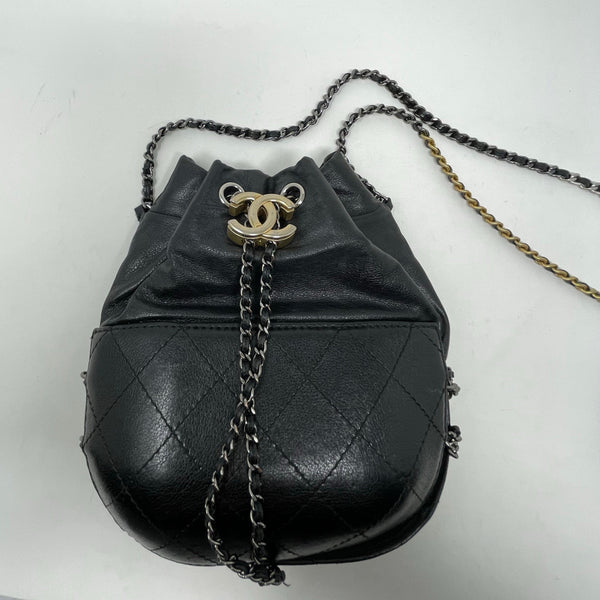Chanel - Authenticated Gabrielle Bucket Handbag - Leather Black for Women, Very Good Condition