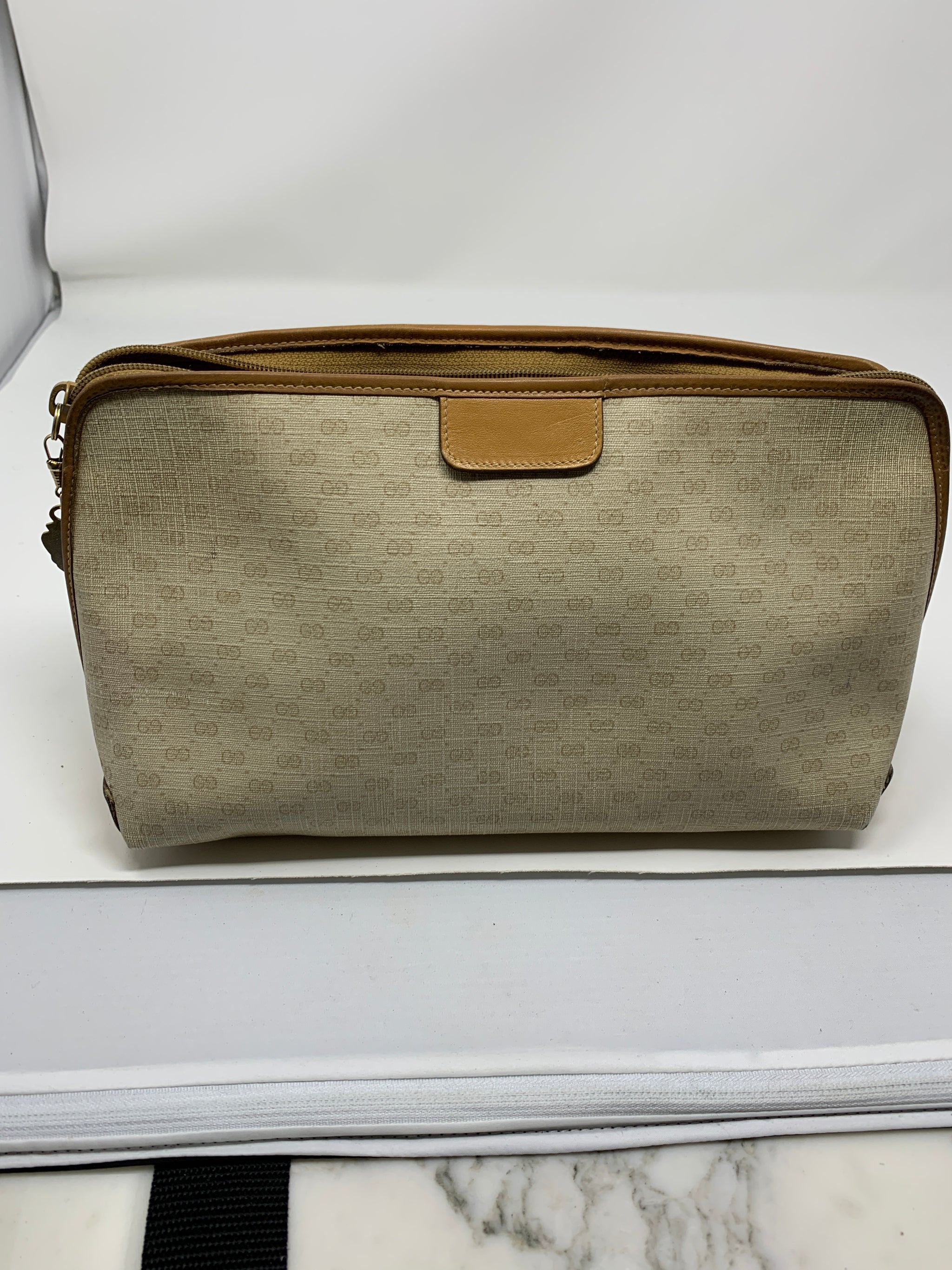 💯authentic Gucci vintage cosmetic bag