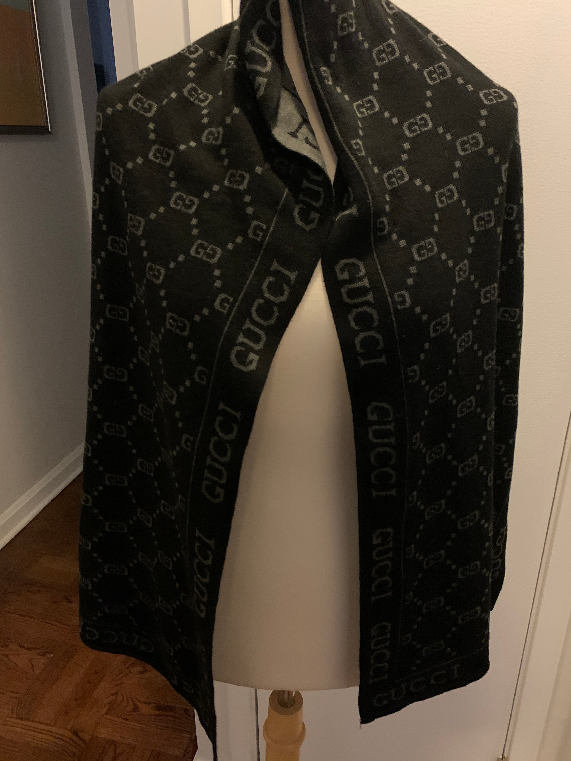 Gucci Scarf!-New Neu Glamour | Preloved Designer Jewelry, Shoes &amp; Handbags.