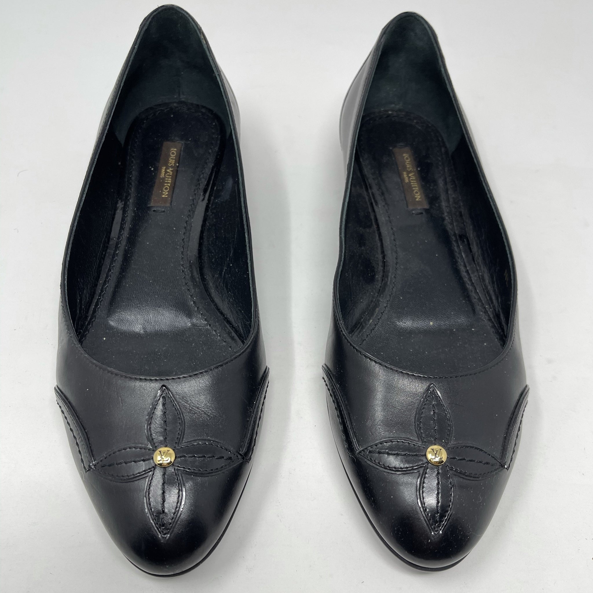 Louis Vuitton Ultra Rare Discontinued Monogram Shoe Care Kit Travel Set  ref.556241 - Joli Closet