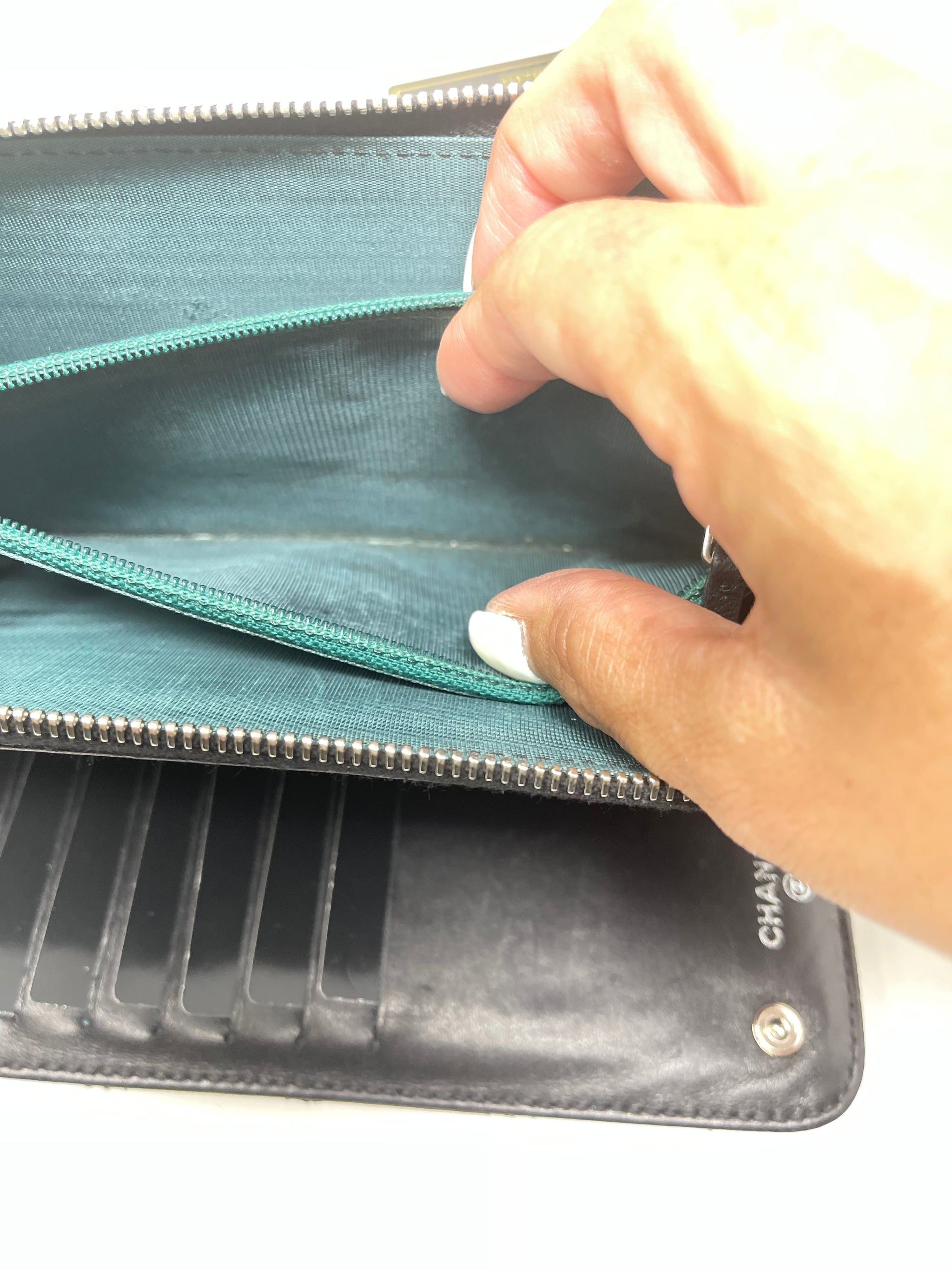 chanel zipper wallet